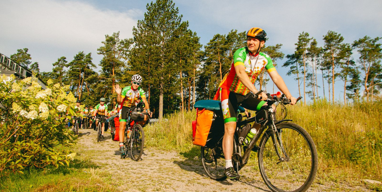 3500 km, po drodze Alpy i Pireneje. Niniwa Team jedzie  na rowerach na Światowe Dni Młodzieży. Fot. Szymon Zmarlicki