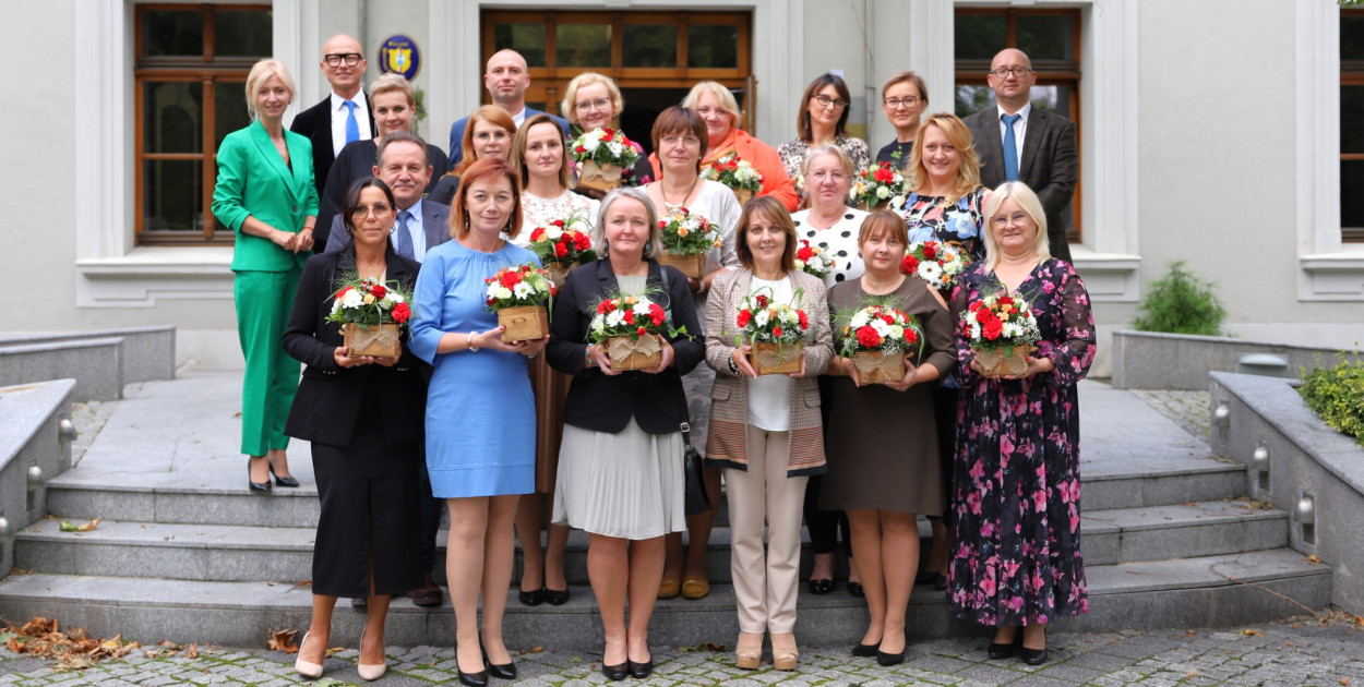 Nagrody dla nauczycieli z Lublińca. Fot. Archiwum UM w Lublińcu 