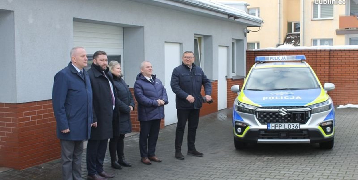 11 grudnia przekazano nowe radiowozy dla komendy powiatowej policji w Lublińcu. Fot. Archiwum KPP w Lublińcu 