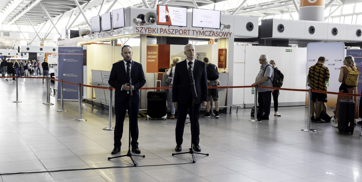 Punkt paszportowy działa już na lotniskach w Warszawie i Krakowie. Fot. Archiwum MSWiA