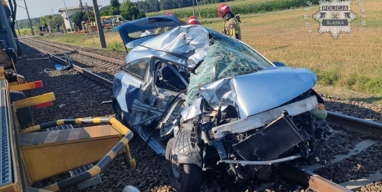 Sieraków Śląski. Wypadek na przejździe kolejowym. Zdjęcia: archiwum policji