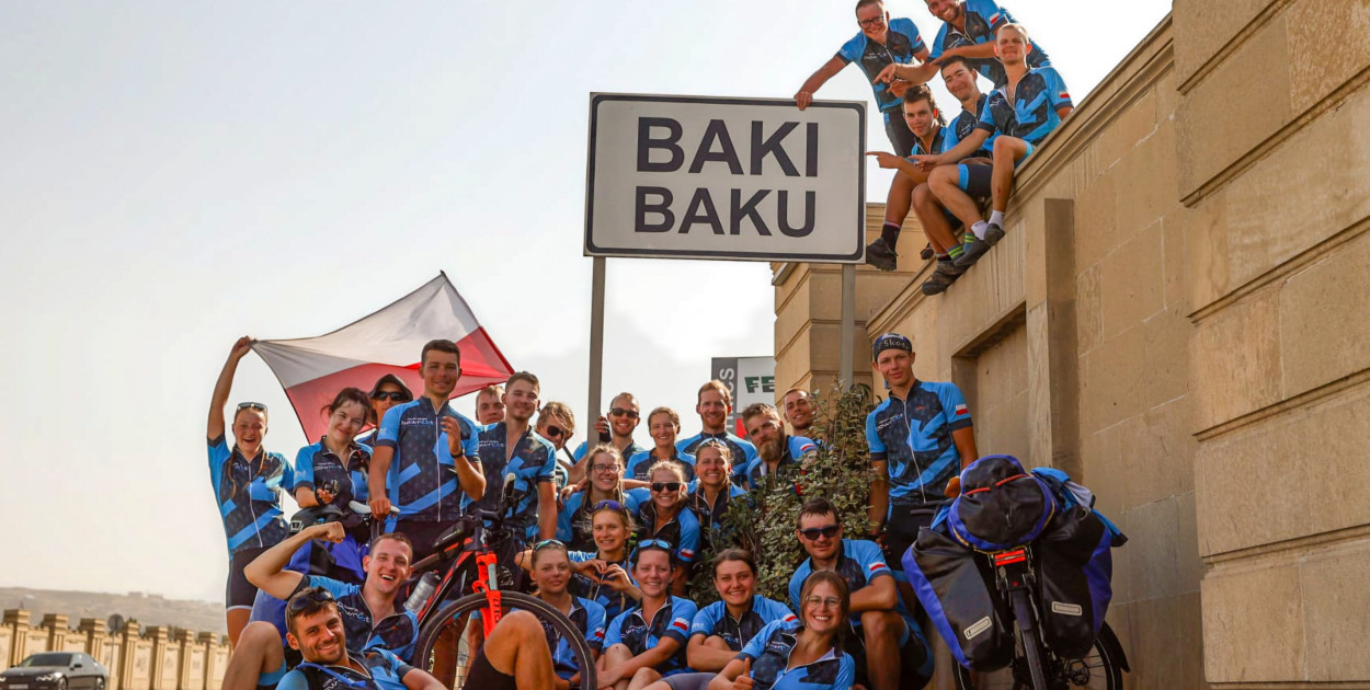 Na rowerach do Azerbejdżanu. Niniwa Team dotarła właśnie do Baku. Fot. Niniwa Team