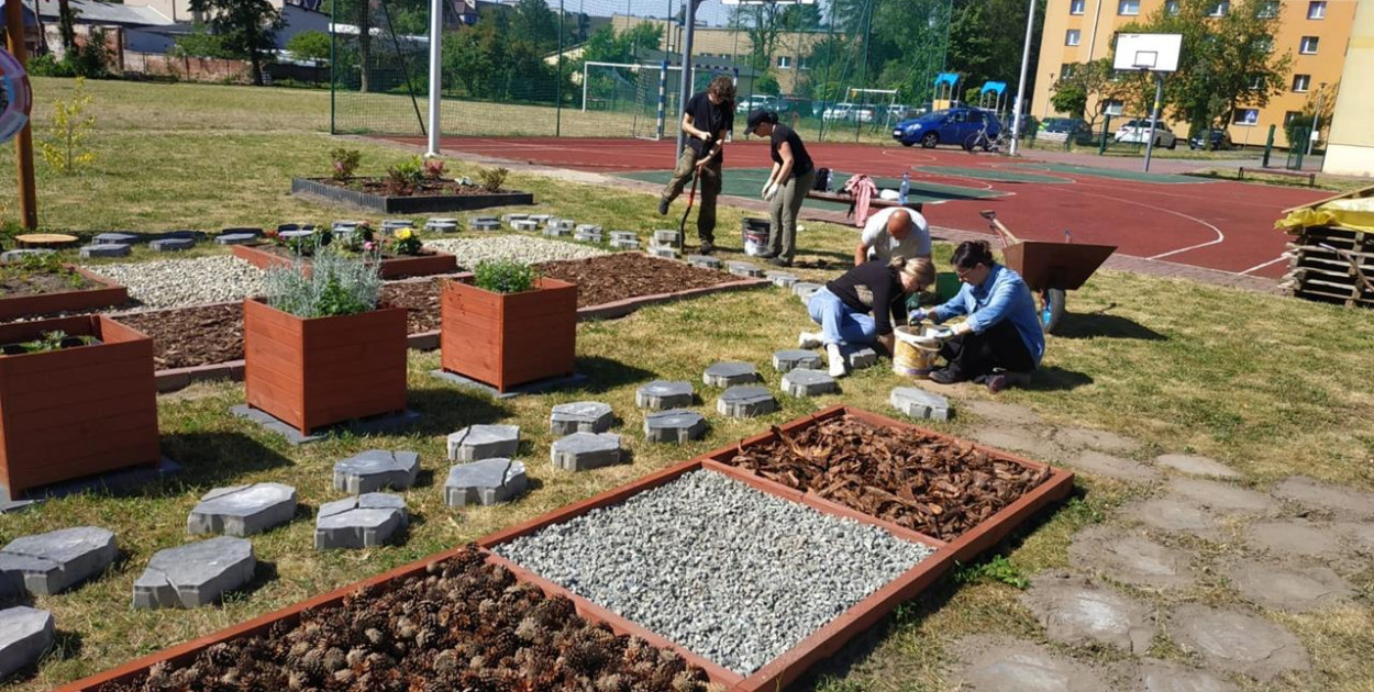 W poprzedniej edycji dzięki wsparciu funduszu powstał „Tajemniczy ogród pod Czwórką” w Lublińcu. Fot. Archiwum szkoły