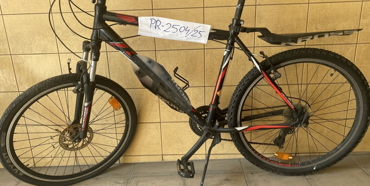 Policjanci z Lublińca poszukują właściciela roweru. Fot. Archiwum policji