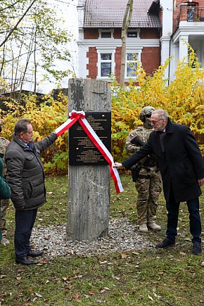 Tablicą upamiętnili dzieci zabite przez nazistów-458