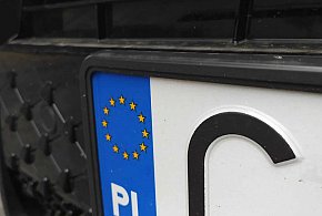 Rejestracja auta przez internet i koniec z przynoszeniem tablic. Rząd przyjął...-10988