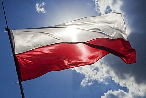 Flaga i hymn na nowo? Rząd chce korekty przepisów dot. symboli narodowych-11092