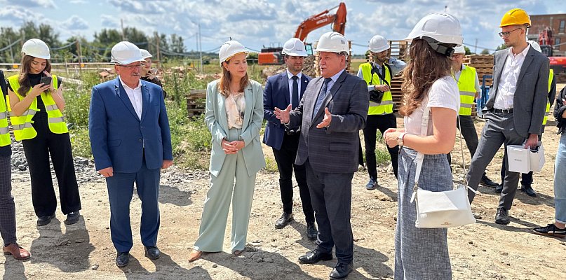 Rośnie osiedle przy ul. Wilniewczyca. Z wizytą przyjechała minister - 11108