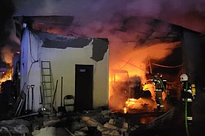 Powiat lubliniecki. Pożar hali z opałem. Podpalenie?-727