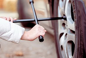 Z pozoru drobiazg, a może skończyć się tragedią. Urząd ostrzega kierowców-12147