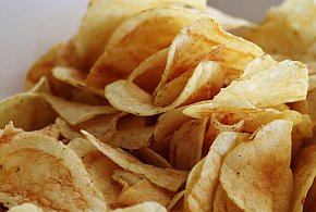 Podatek tłuszczowy uderzy w przekąski? Posłowie pokazują projekt-12447