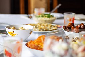 Polacy znów sięgną głębiej do kieszeni. Tyle wydają na świąteczne jedzenie-12475