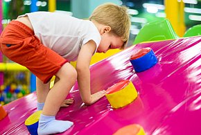 Zostawiasz dziecko w sali zabaw? Urząd wykrył poważne uchybienia-12721