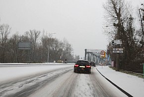 Poważne zagrożenie na drogach. Kierowcy często o tym zapominają-12727