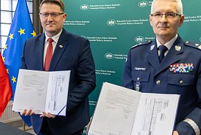 4,8 mln zł na radiowozy dla policji. WFOŚiGW w Katowicach wspiera ślaski...