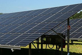 Ostatnie miejsca na fotowoltaikę w gminie Woźniki. Trwa nabór do OZE