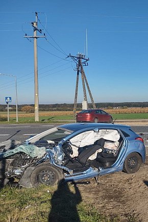 Powiat lubliniecki. Zderzenie osobówek i ciężarówki-752