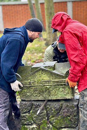 Lubliniec. Trwa rewitalizacja cmentarza żydowskiego-774