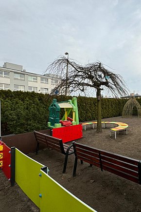 Lubliniec. Plac zabaw przy żłobku po liftingu-816