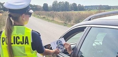 Rowerzyści i jadący na hulajnogach pod okiem policji-11660