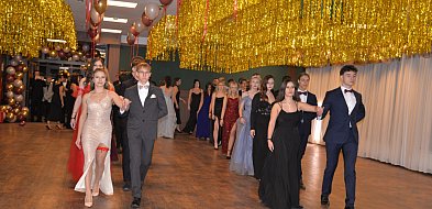 Studniówka Mickiewicza. Młodość, taniec, zabawa [ZDJĘCIA]-12709