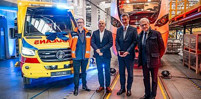 150 lat odpowiedzialności. NEWAG przekazuje nową karetkę