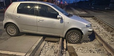 Powiat lubliniecki. Jedna wjechała na przejazd, drugi w ciężarówkę