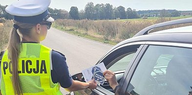 Rowerzyści i jadący na hulajnogach pod okiem policji-11660