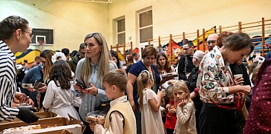 Kiermasz dla Lenki i jasełka w Czwórce [ZDJĘCIA]-12504