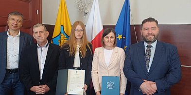 Absolwentka liceum ze średnią 6,0