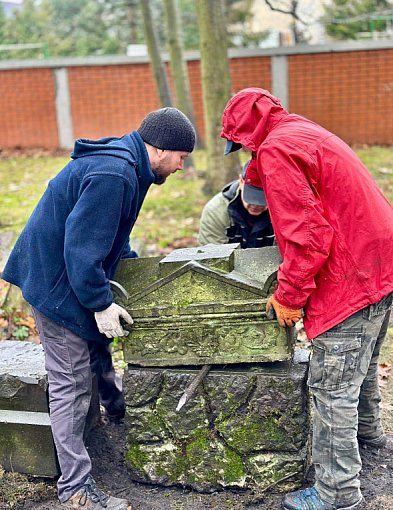 Lubliniec. Trwa rewitalizacja cmentarza żydowskiego-12161
