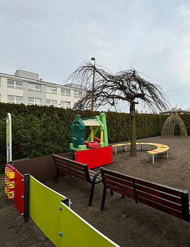 Lubliniec. Plac zabaw przy żłobku po liftingu-12592