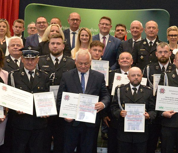 Więcej pieniędzy dla strażaków. Dofinansowanie na zakup wozów-11693