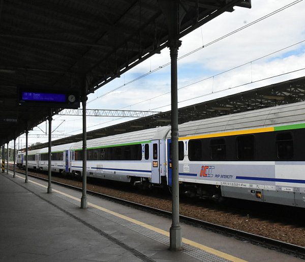 Z Warszawy do Wrocławia w półtorej godziny? Pociągi przyspieszą do 350 km/h-11810