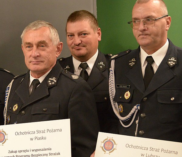 „Bezpieczny Strażak” dla powiatu lublinieckiego. OSP otrzymały dotacje-11982