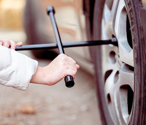 Z pozoru drobiazg, a może skończyć się tragedią. Urząd ostrzega kierowców-12147