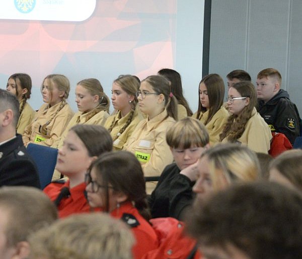 Młodzi strażacy o przyszłości bezpieczeństwa regionu. III Kongres MDP-12203