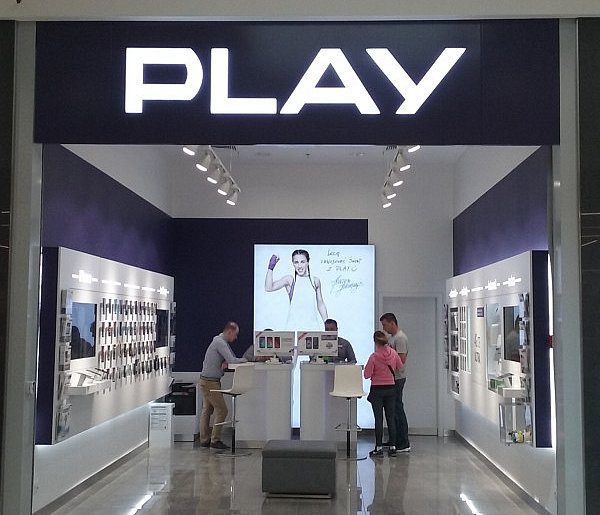 Potężna kara dla Play. Sieć ma zwrócić klientom pobrane środki-12448