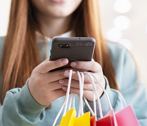 Zalando i Temu podpadły urzędowi. Klienci byli wprowadzani w błąd-12680