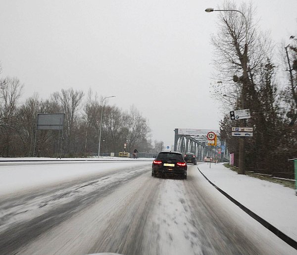 Poważne zagrożenie na drogach. Kierowcy często o tym zapominają-12727