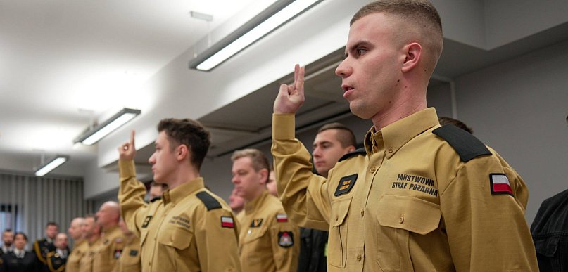 Ślubowanie nowych strażaków i przejście na emeryturę