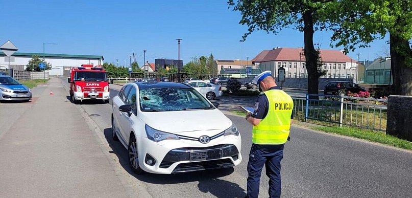 Powiat lubliniecki. Wjechał rowerem wprost na samochód