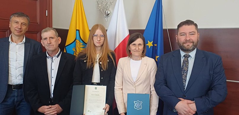 Absolwentka liceum ze średnią 6,0