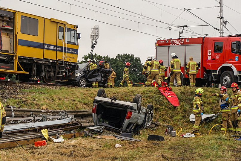 Rusinowice. Zderzenie pociągu i osobówek