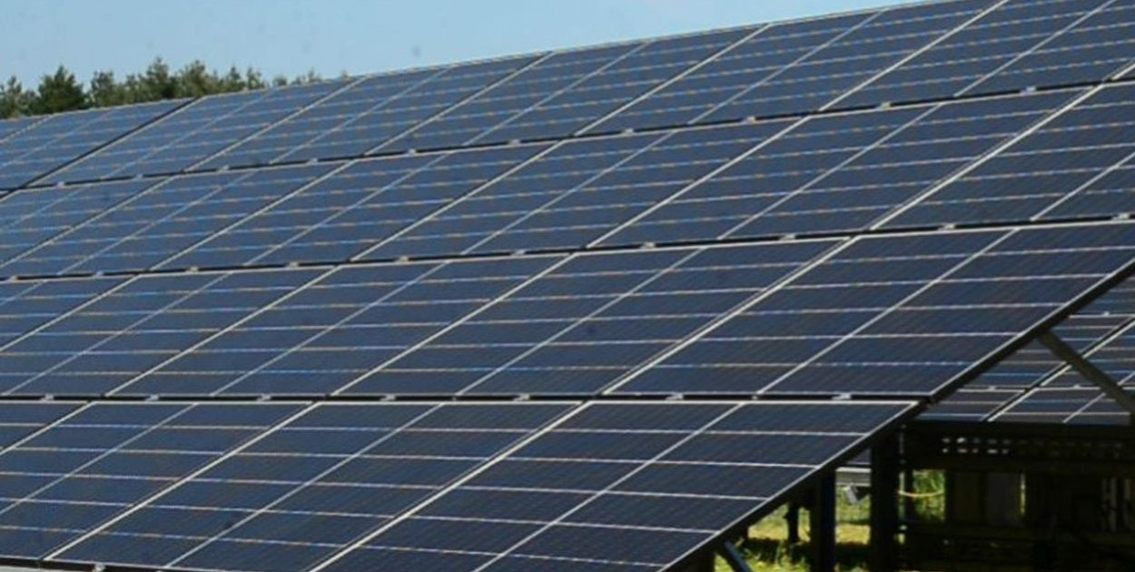 Urząd Miejski w Woźnikach realizuje projekt dofinansowania fotowoltaiki i pomp ciepła. Fot. Jarosław Myśliwski