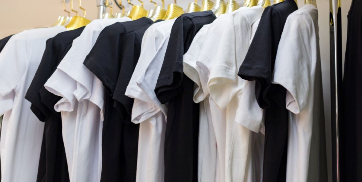 Koszulki z własnym nadrukiem dla pracowników restauracji – 7 powodów