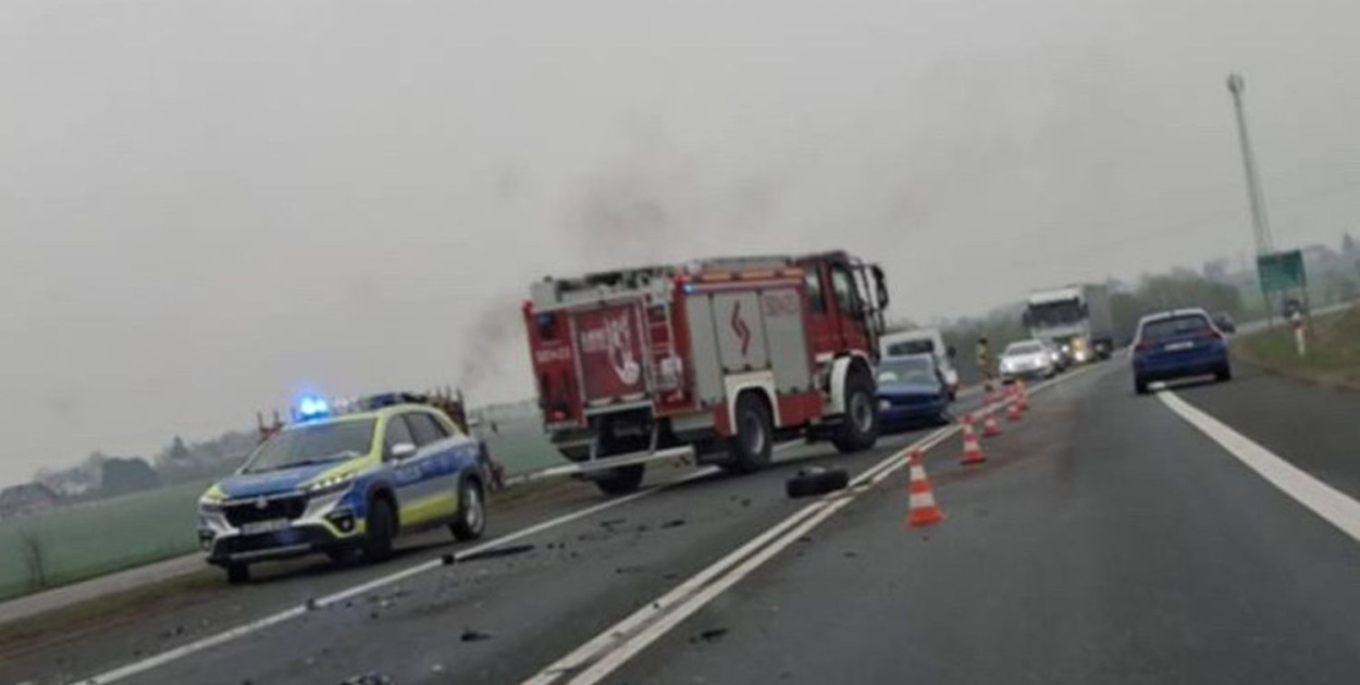 Powiat lubliniecki. Jedna wjechała na przejazd, drugi w ciężarówkę